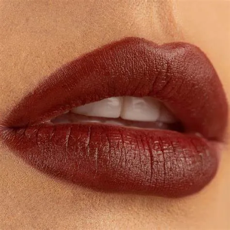 LABIAL REVLON SHINE 010 CHOCOLATE LUSTER - REVLON - vista adicional